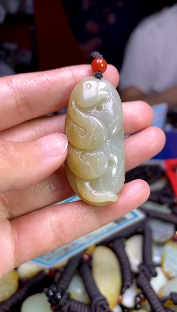 和田玉未镶嵌颈饰1