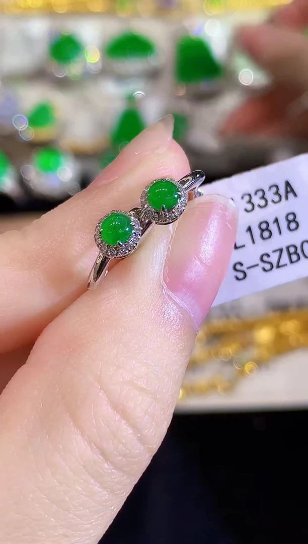 18K金镶嵌翡翠耳饰小*豆L1818多样性发其一