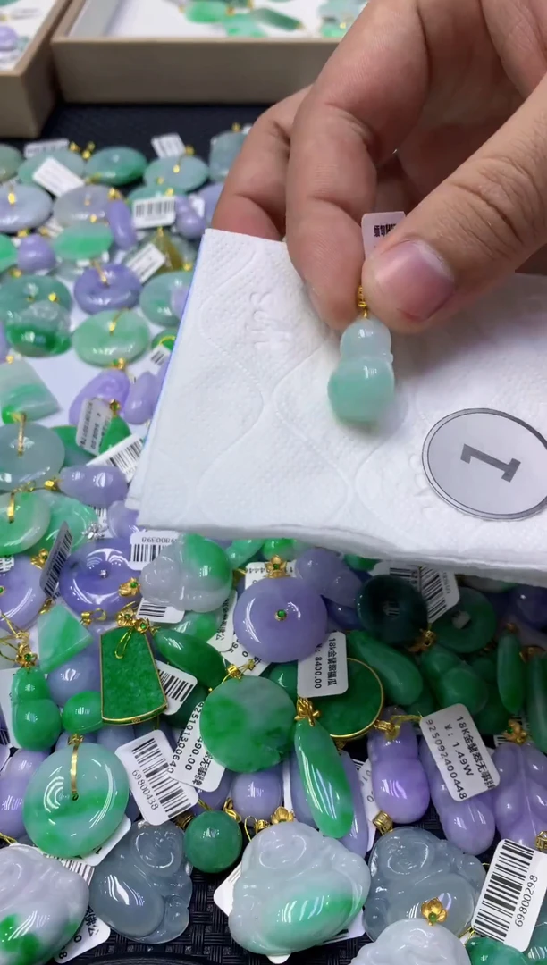 颈饰未镶嵌翡翠天然缅甸翡翠A货