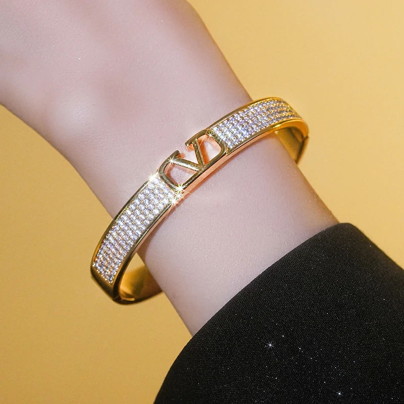 AIYO  字母手镯女2025年新款手环气质网红轻奢时尚百搭