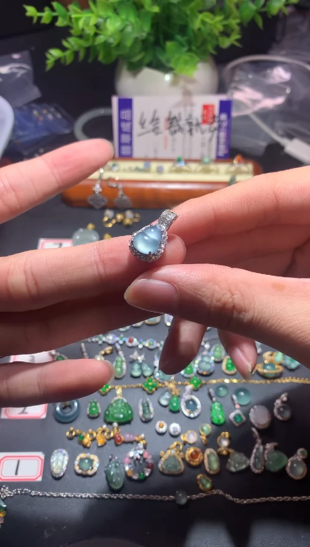 颈饰未镶嵌翡翠1