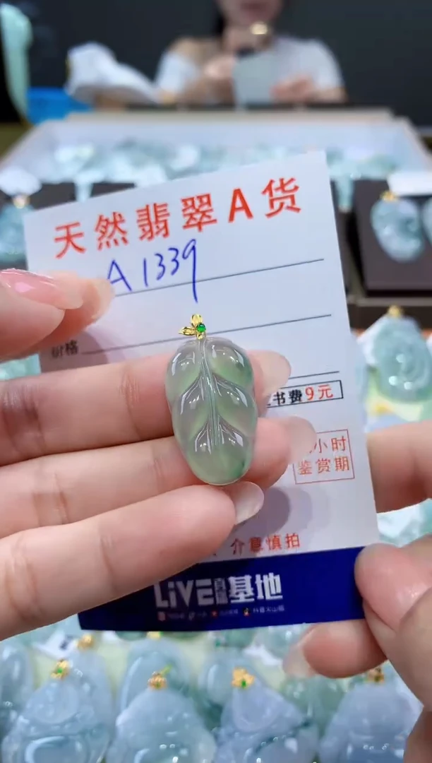 颈饰18K金镶嵌翡翠天然翡翠A货挂件