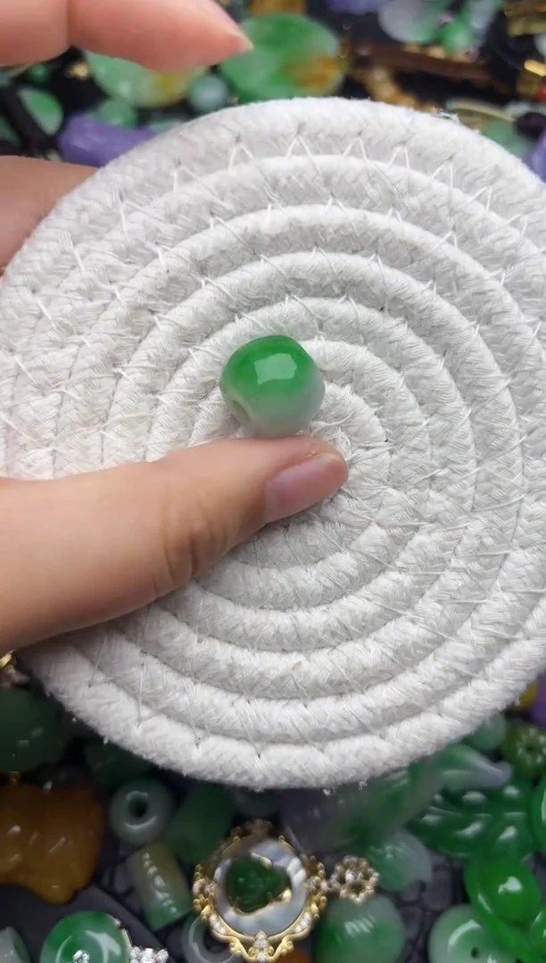 颈饰未镶嵌翡翠缅甸翡翠吊坠