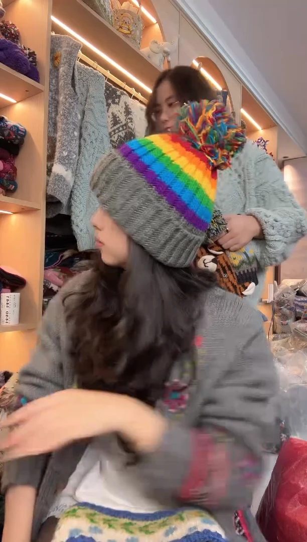 羊毛百羊毛灰色翻边彩虹单球帽