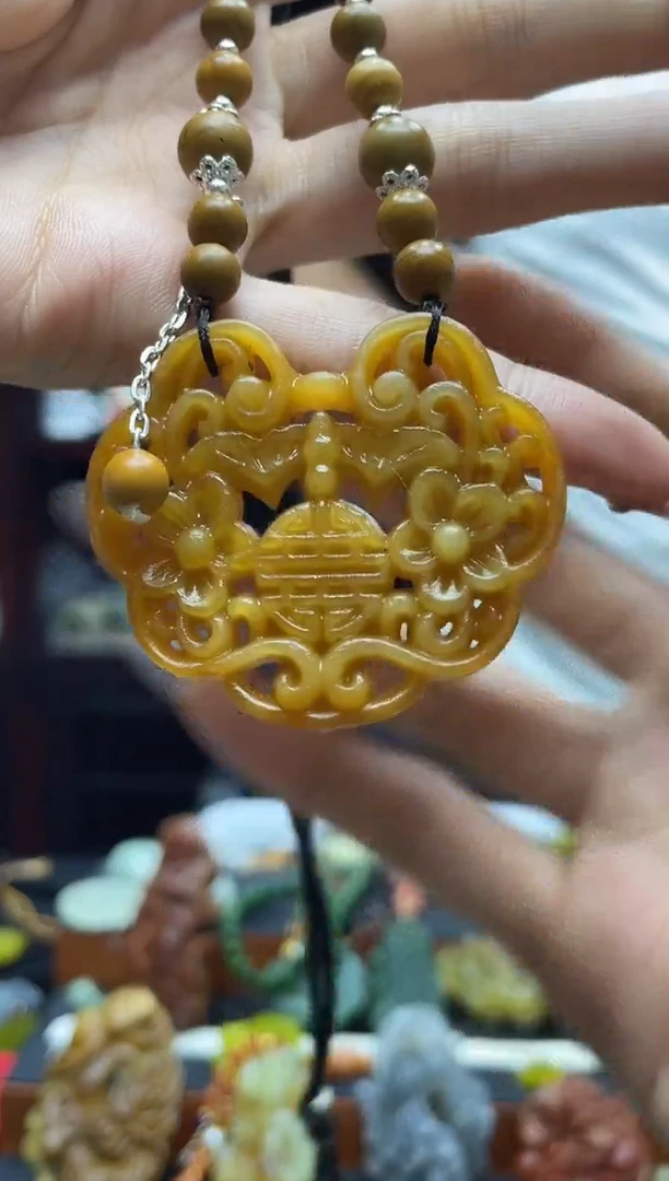岫玉未镶嵌颈饰1