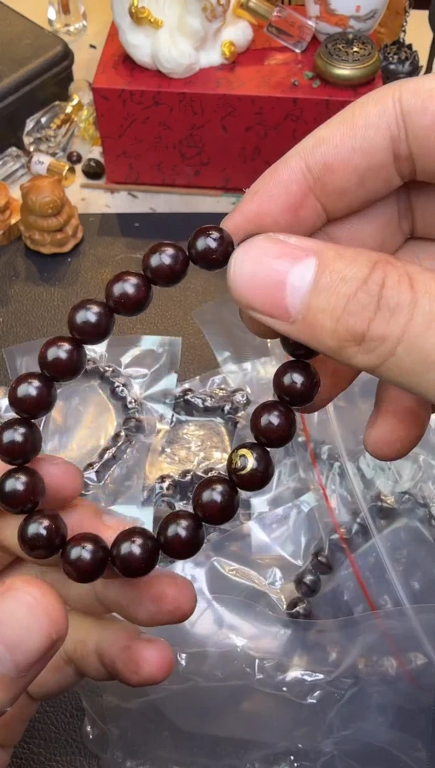 【闪购商品】小叶紫檀手串/手链带金星带金龙10mm单圈