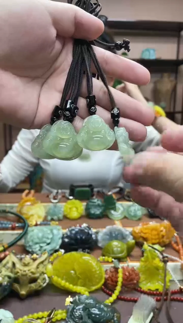 未镶嵌岫玉吊坠多样性发货发其中之一