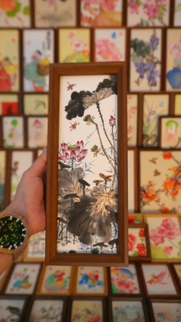 12*32深色框水墨荷塘蜻蜓