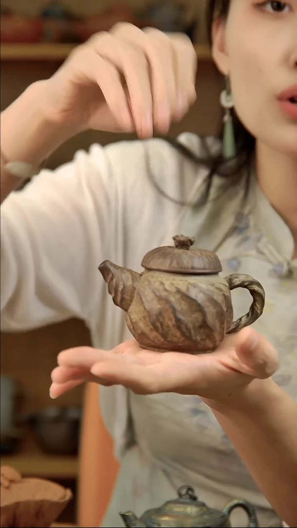 言野手作 古窑松灰绿 瓜棱壶