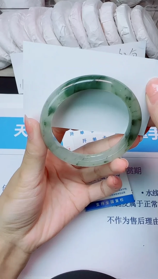 石英质玉手镯未镶嵌132/54.4