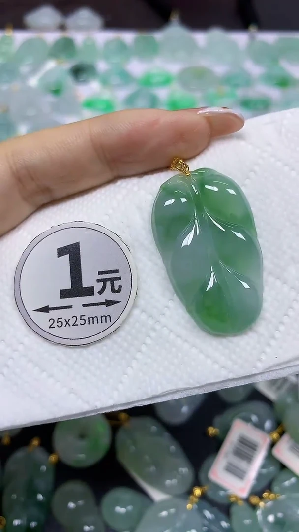 颈饰18K金镶嵌翡翠天然翡翠A货