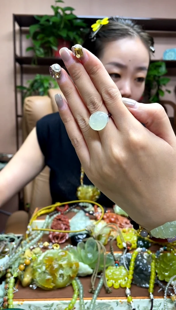 未镶嵌岫玉吊坠多样性发货发其中之一