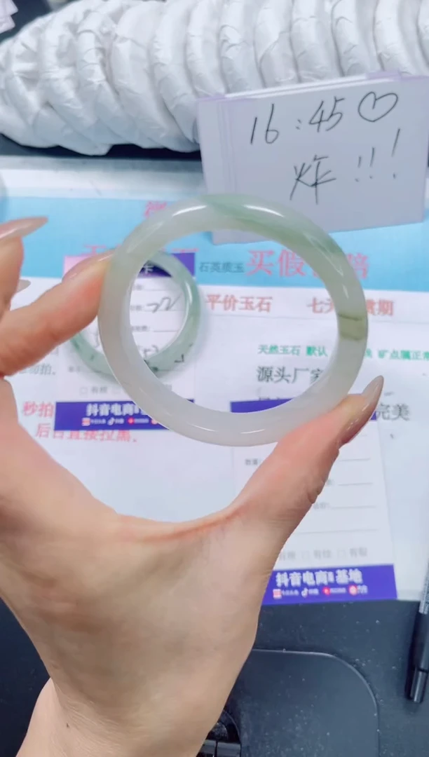 未镶嵌手镯石英质玉260-60.8