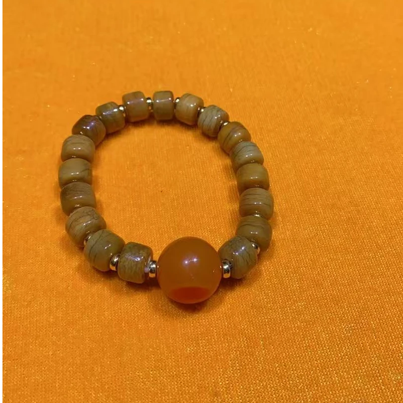 桶珠带圆珠猫滴血莲花菩提手串一个《阿明甄选》