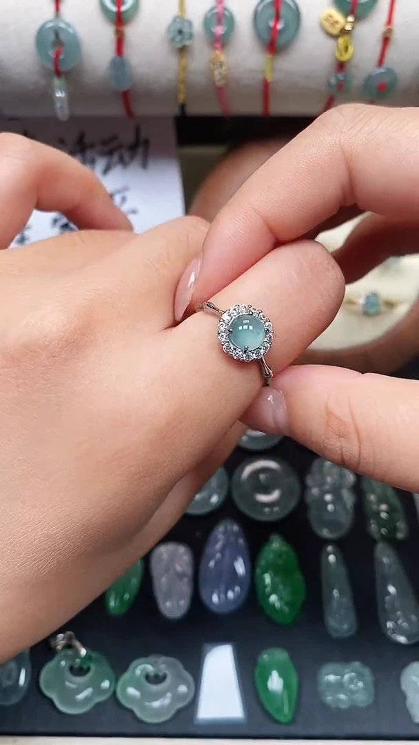 翡翠戒指银S925镶嵌翡翠冰种蛋面戒指