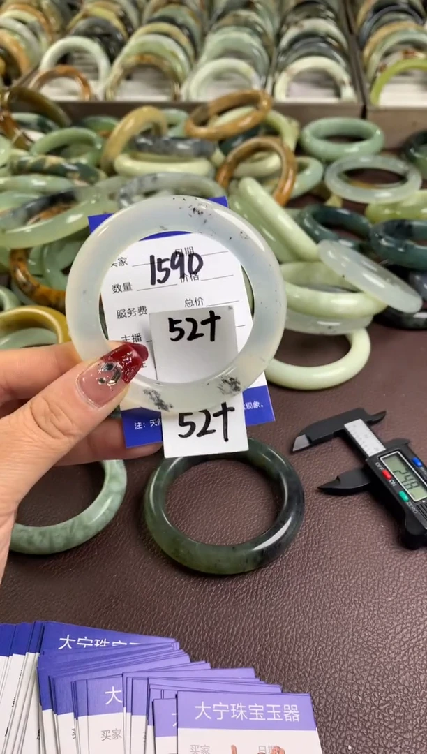【闪购商品】蛇纹石玉手镯未镶嵌1590