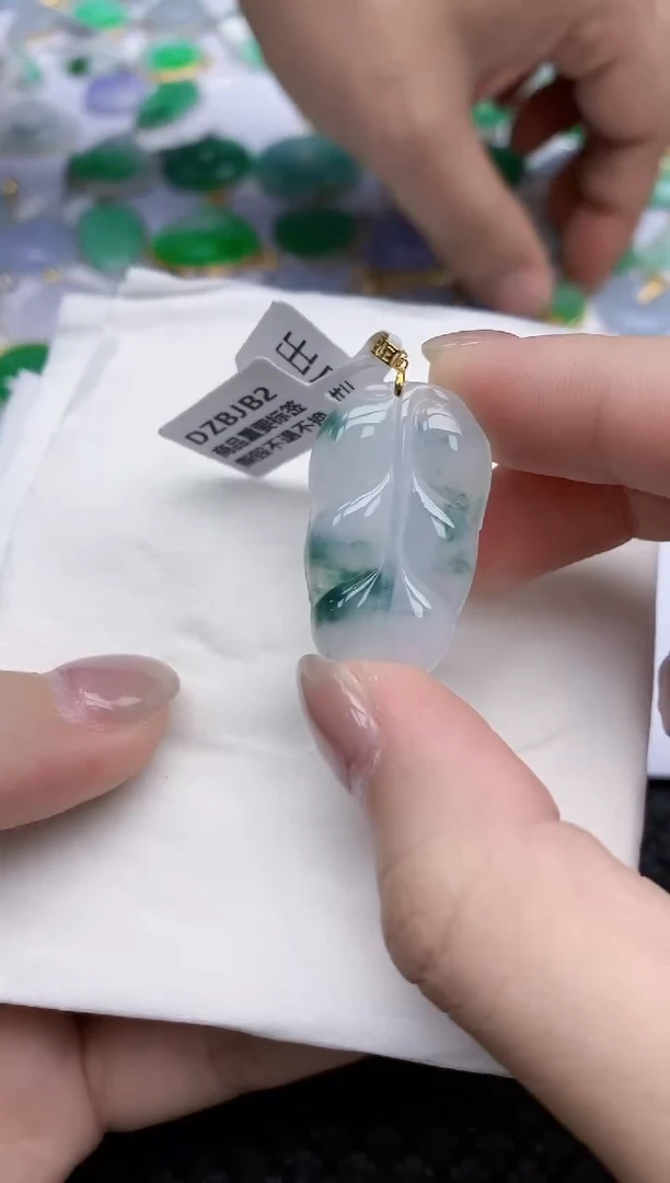 【闪购商品】翡翠颈饰未镶嵌天然翡翠A货