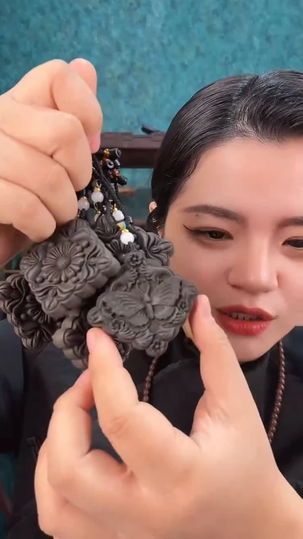 珠串苏合香方蝶恋花香牌