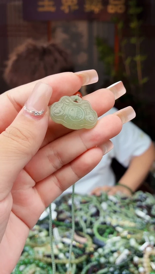 和田玉未镶嵌颈饰拍一发一