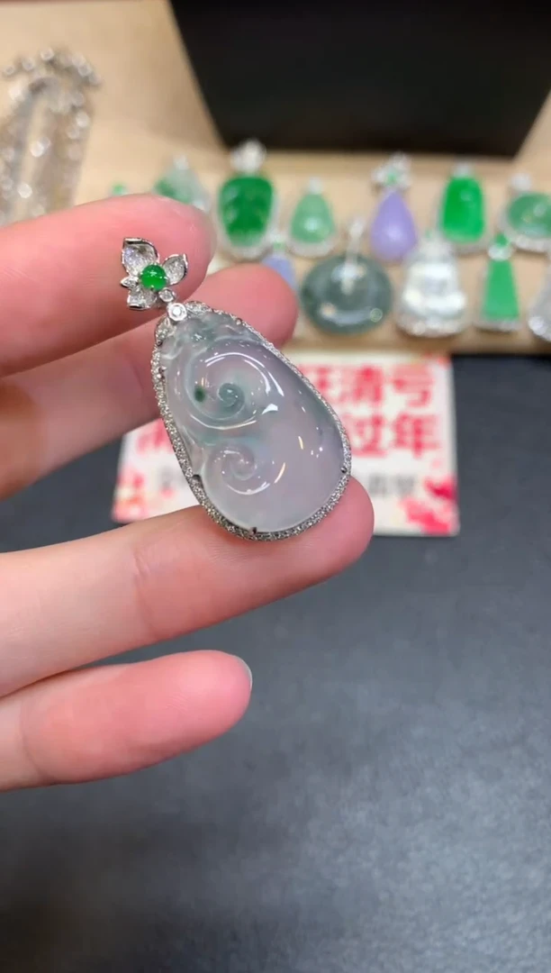 【闪购商品】翡翠颈饰18K金镶嵌如意【无服务费】