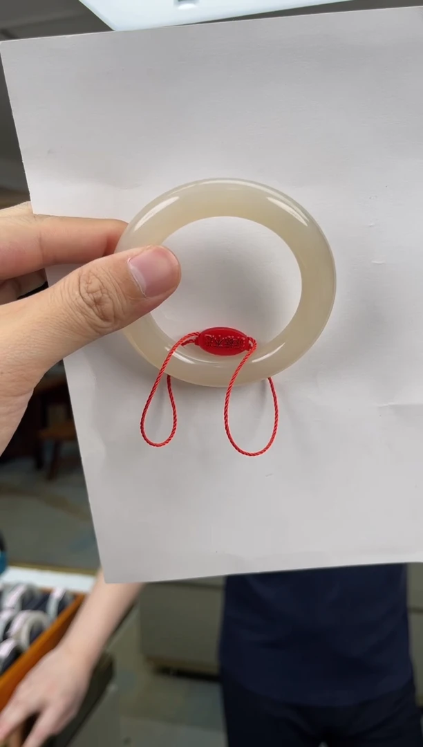 未镶嵌手镯和田玉一个圈口：57-58mm