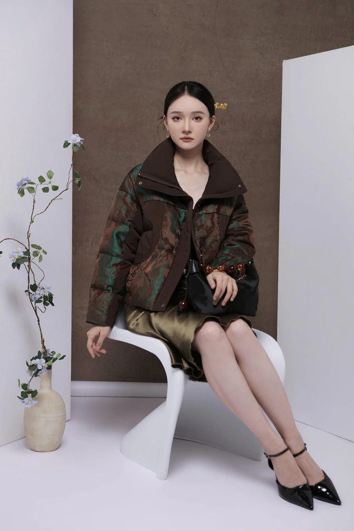 【格一专属】【索侖莎】衣长57 浮雕提花国风琉璃鹅绒服 107