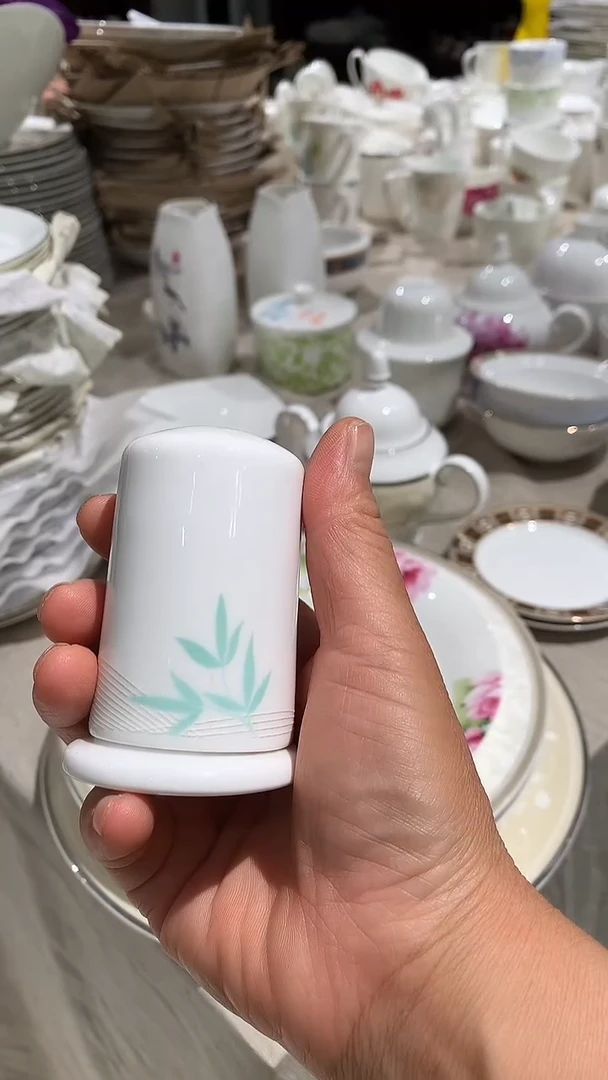 牙签筒1个隆达骨质瓷