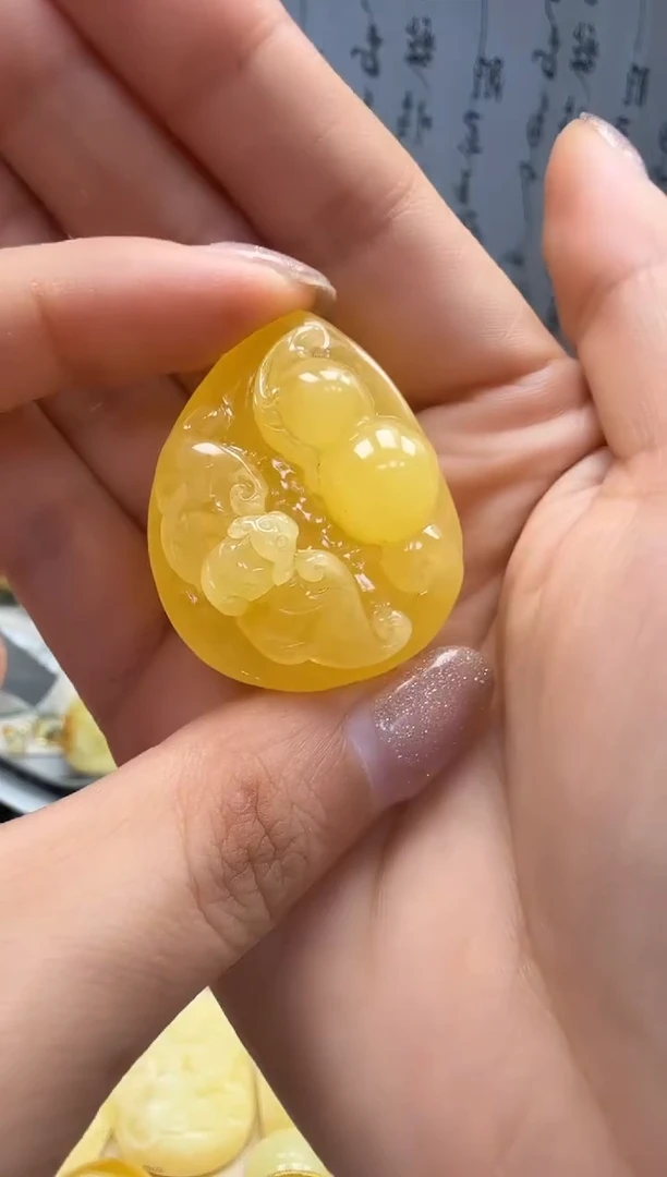 裸石琥珀未镶嵌如图