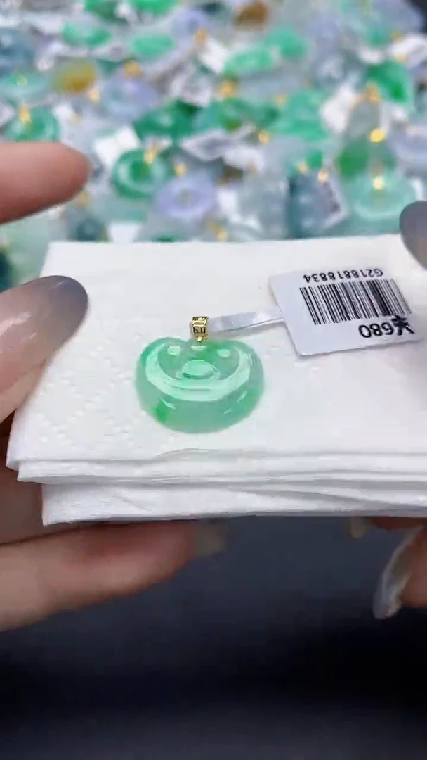 翡翠18K金镶嵌颈饰天然缅甸a货翡翠