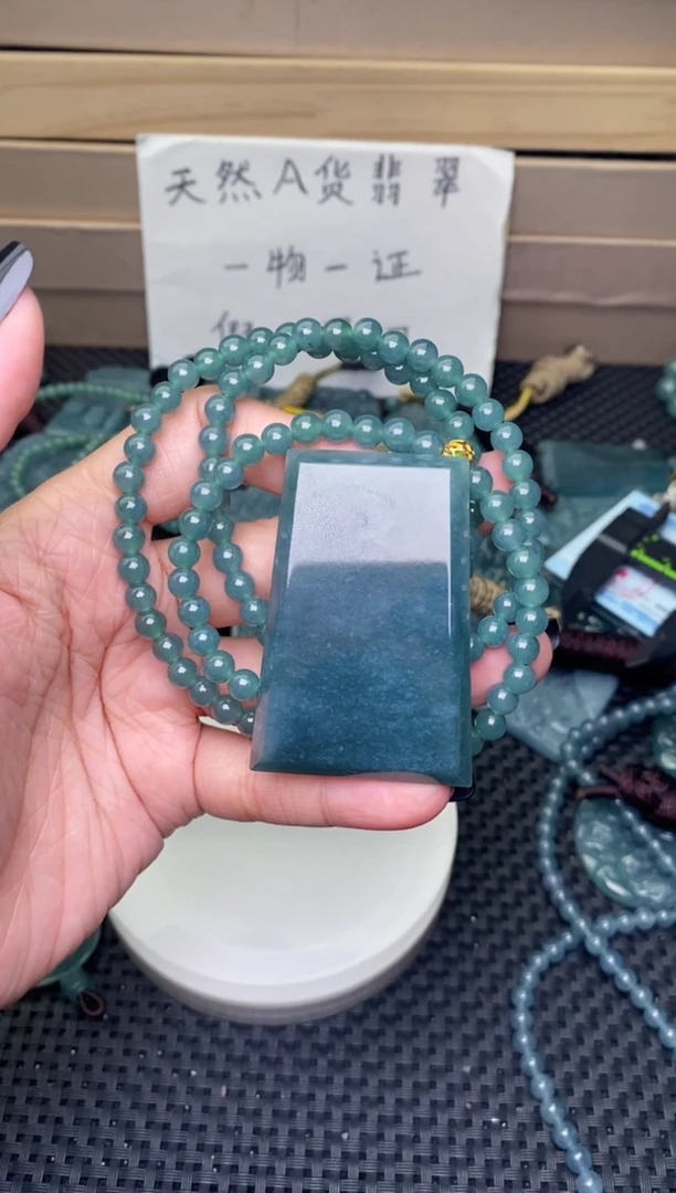 颈饰未镶嵌翡翠