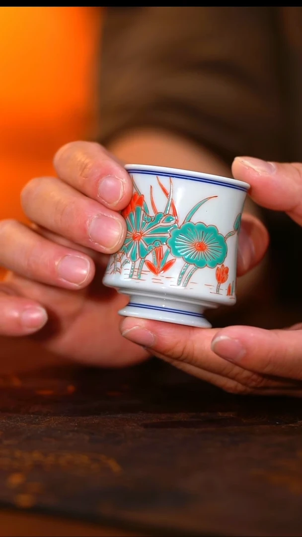 立勤堂荷花马蹄杯