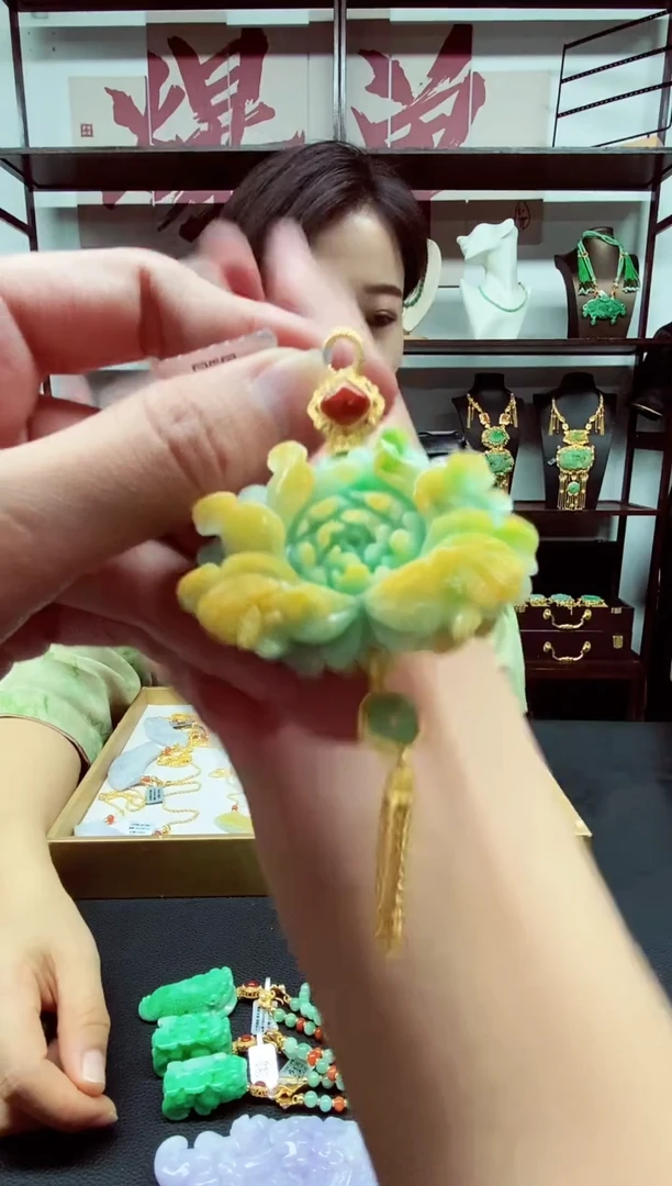 翡翠未镶嵌颈饰翡翠吊坠