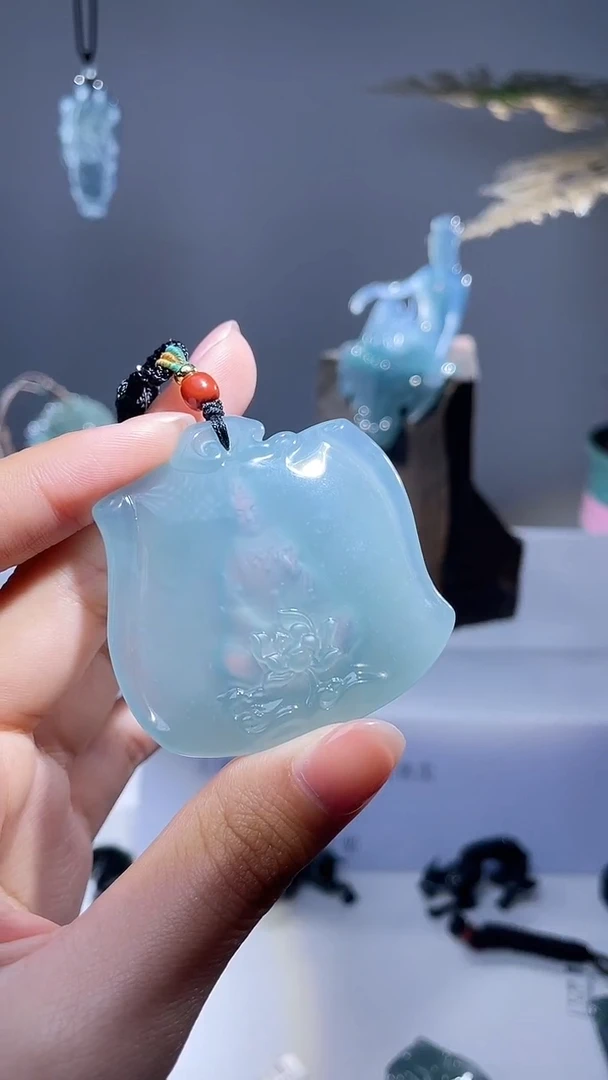 颈饰未镶嵌翡翠挂件