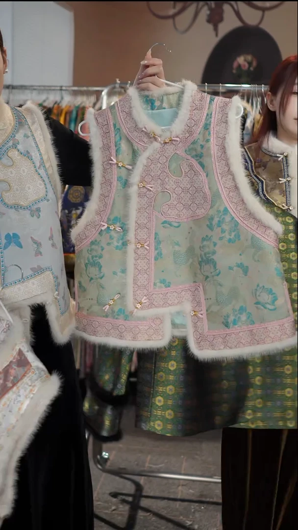 高定粉麒麟牡丹夹棉马甲