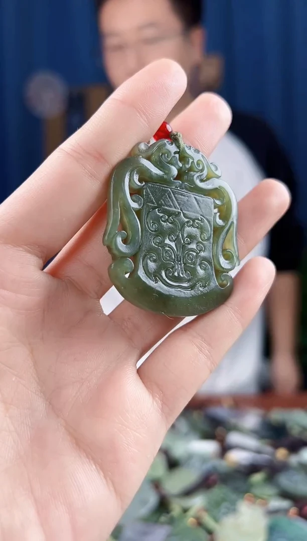 未镶嵌和田玉挂件拍一发一，