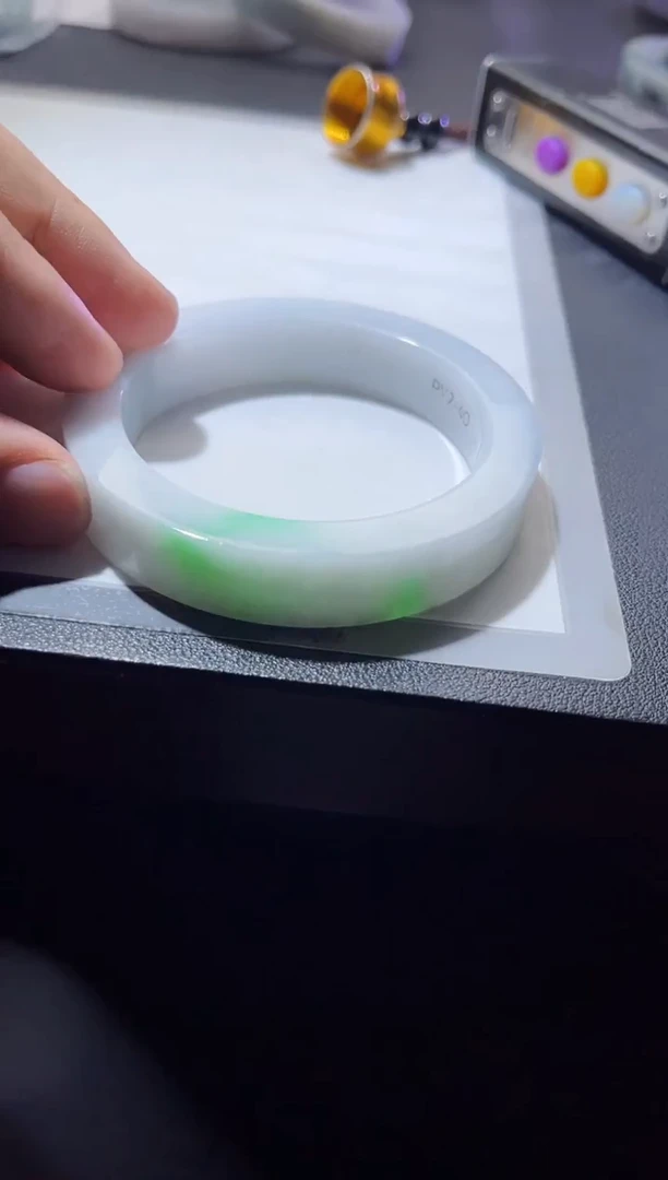 未镶嵌手镯定制翡翠手镯