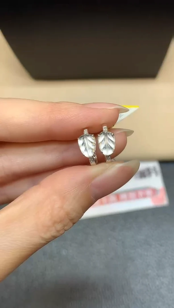 18K金镶嵌翡翠耳饰【无鉴赏期】树叶【无服务费