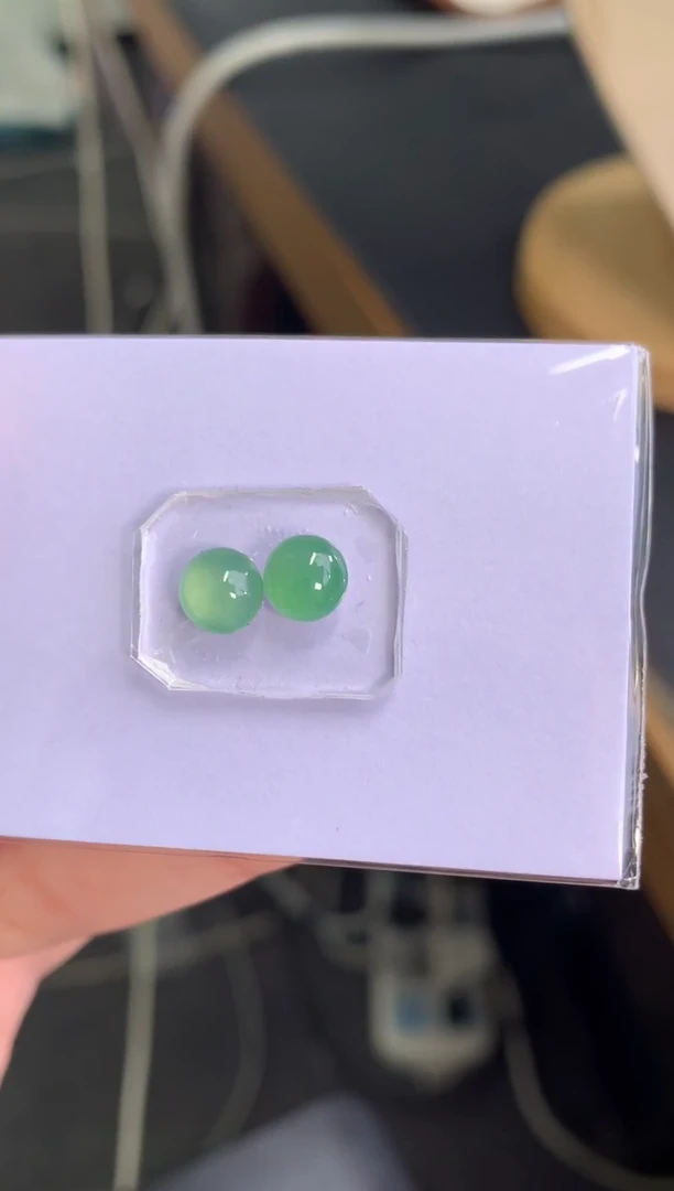 未镶嵌定制翡翠一对蛋面