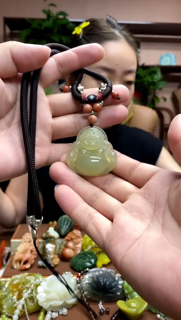 未镶嵌岫玉吊坠多样性发货发其中之一