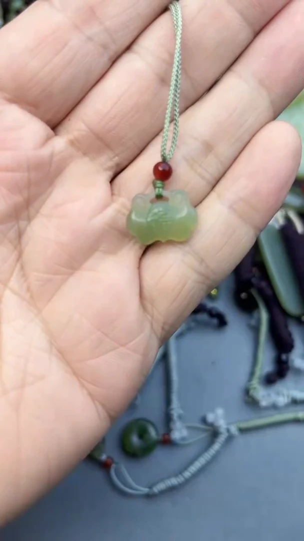 颈饰未镶嵌和田玉多样性发货   拍一发一