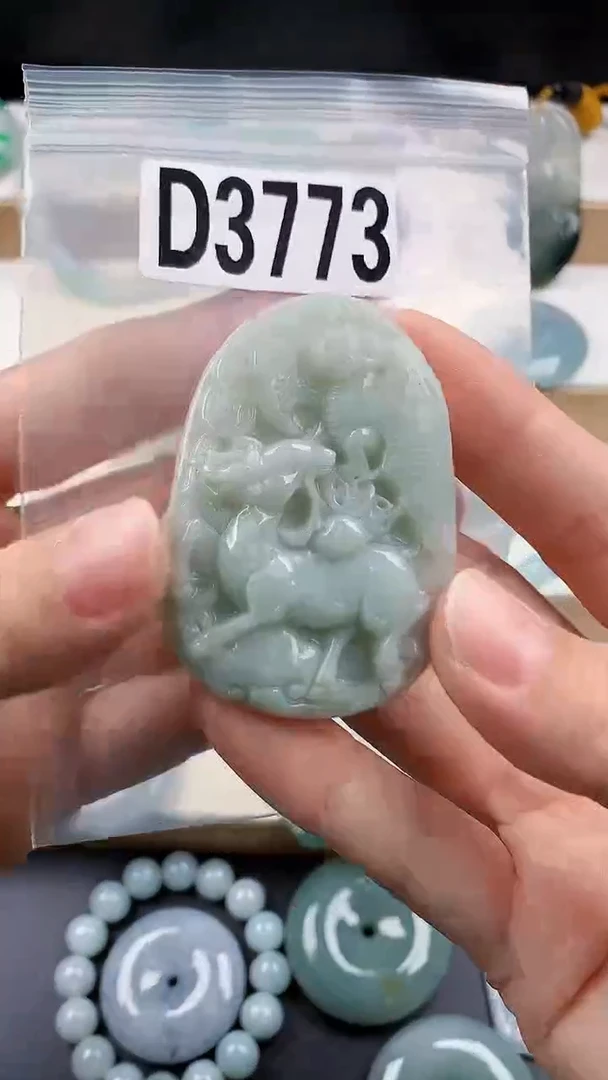 颈饰未镶嵌翡翠天然翡翠吊坠挂件