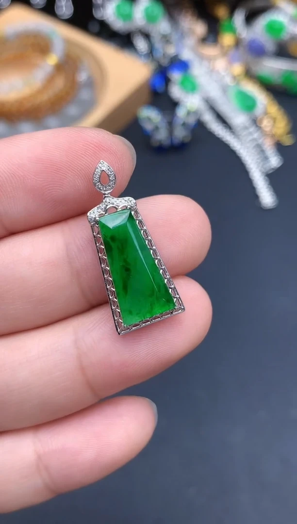 颈饰18K金镶嵌翡翠398-春日珠宝