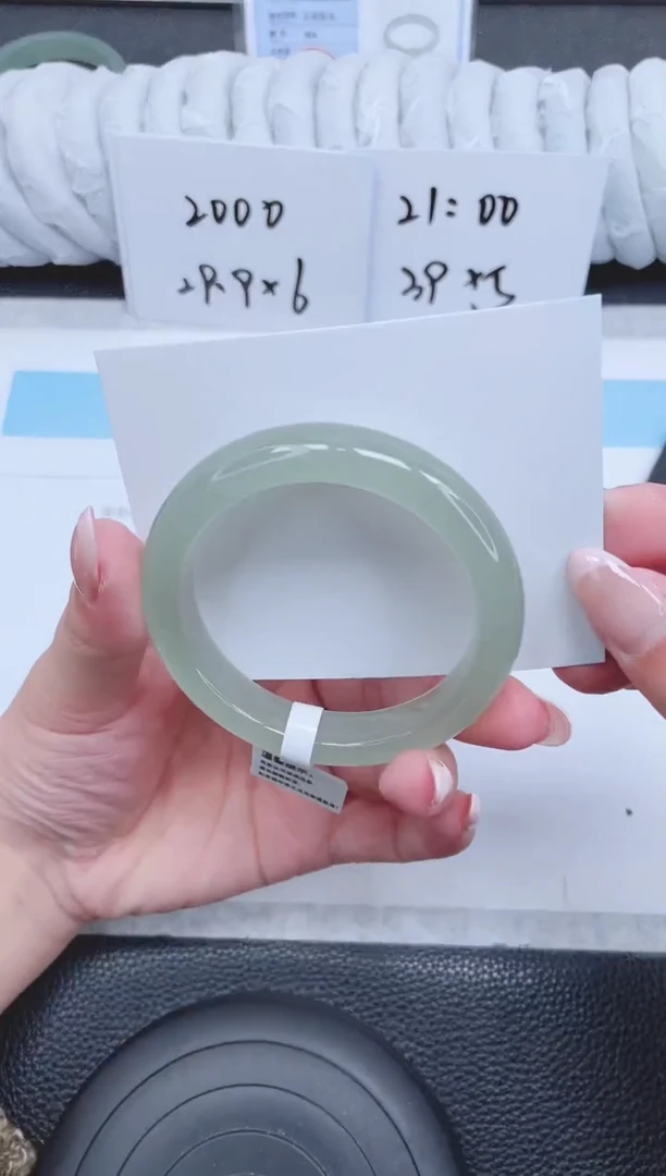 未镶嵌手镯石英质玉49-54.9