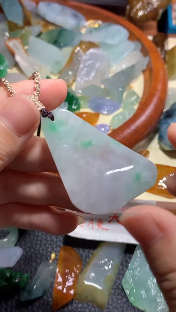 翡翠未镶嵌吊坠(不含链)吊坠