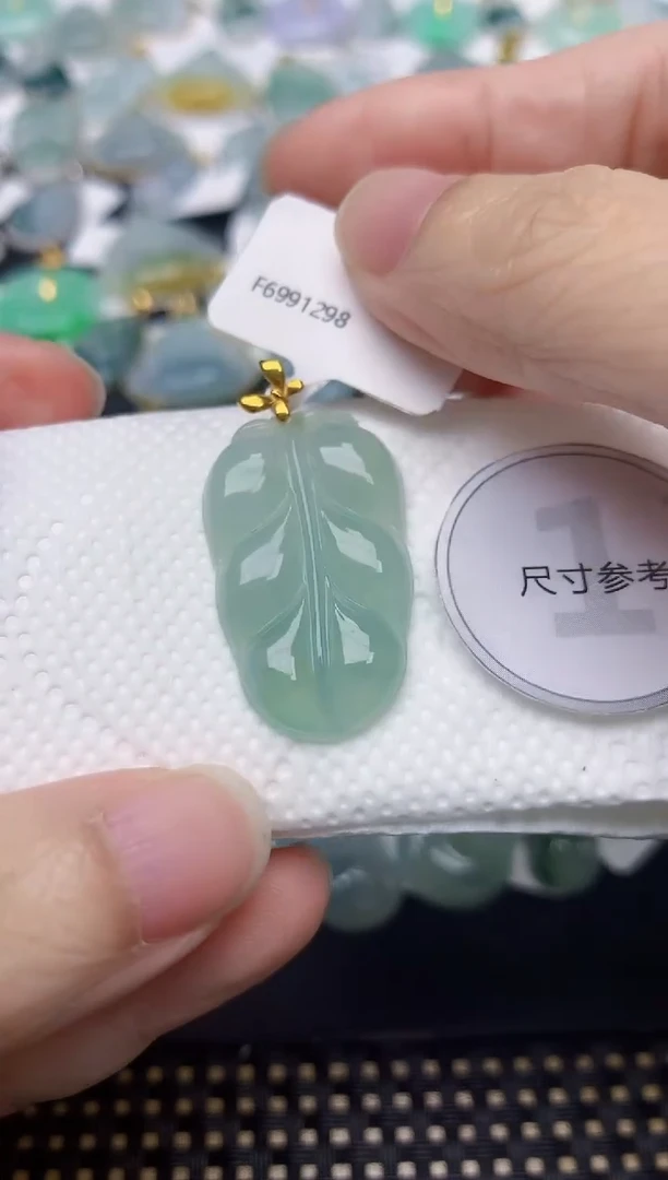 颈饰18K金镶嵌翡翠天然缅甸A货翡翠