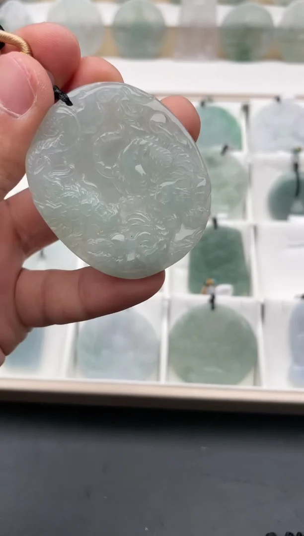 翡翠未镶嵌颈饰..../5/11/  109