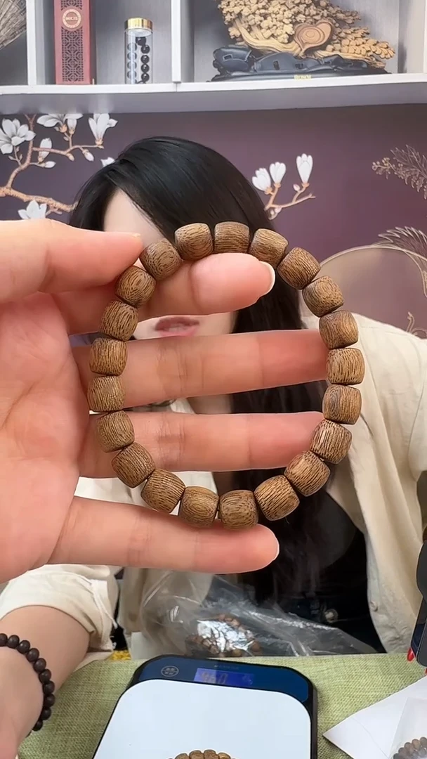 沉香沉香碎屑0.9红油+沉香碎屑（货号：gzdq）