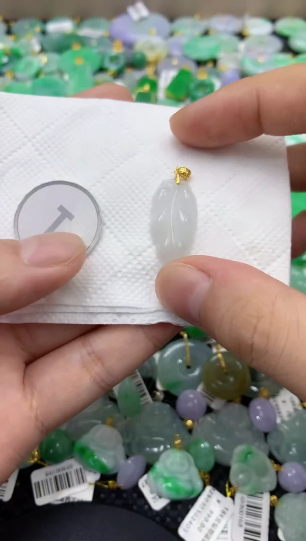 颈饰未镶嵌翡翠天然缅甸翡翠A货