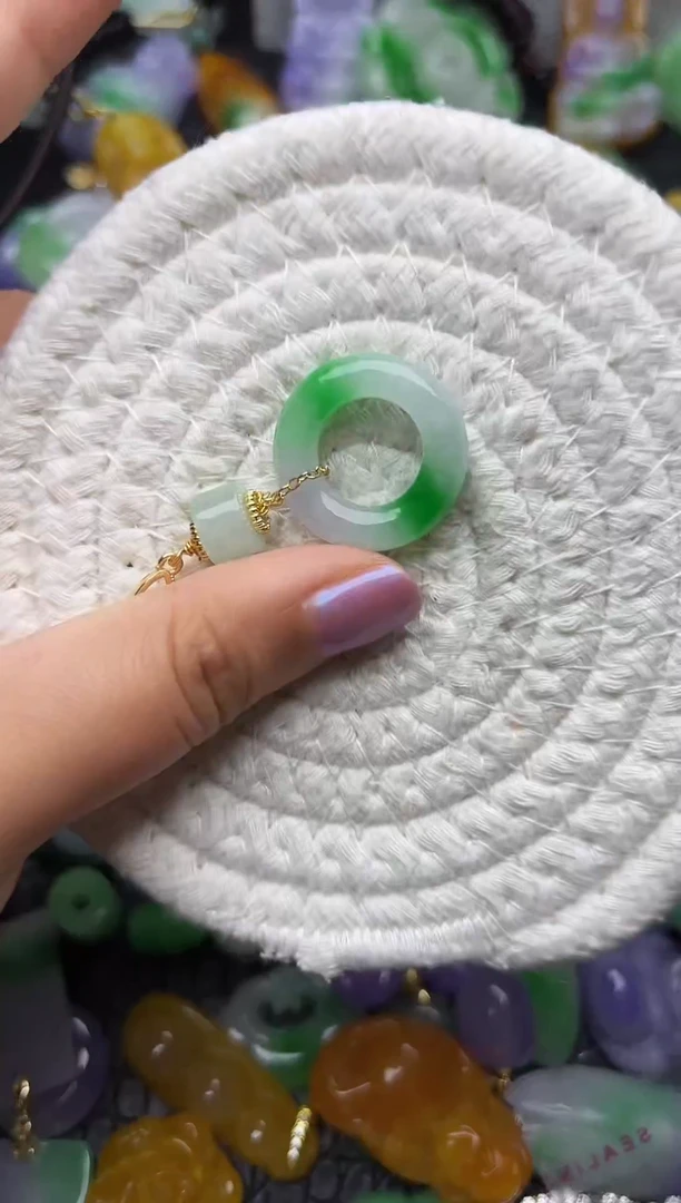 颈饰未镶嵌翡翠缅甸翡翠吊坠