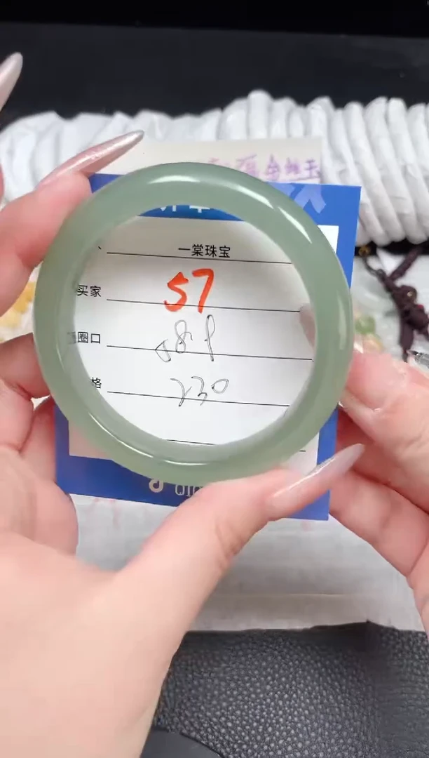 【闪购商品】石英质玉手镯未镶嵌57